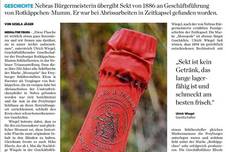 19.04.25 Übergabe Sektflasche.jpg