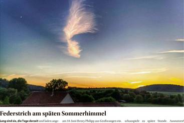 Federstrich am sp&auml;ten Sommerhimmel