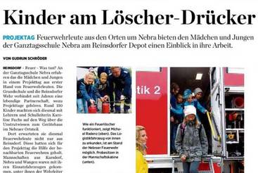 Kinder am Löscher-Drücker