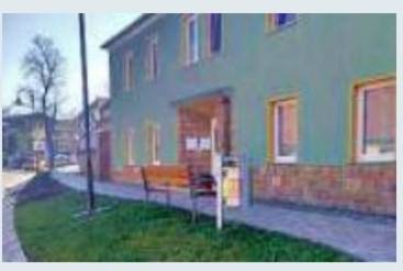 Bank vor 'Schau-Fenster'